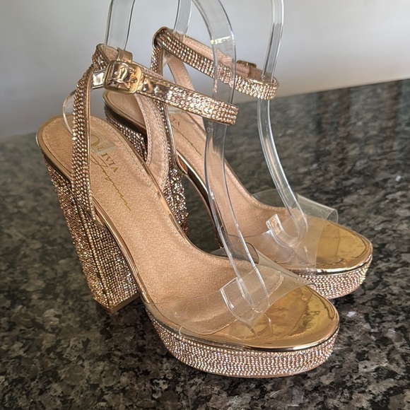 Olivia Ferguson Gold Chunky Platform Heels with Shimmering Straps 8 - Picture 3 of 16